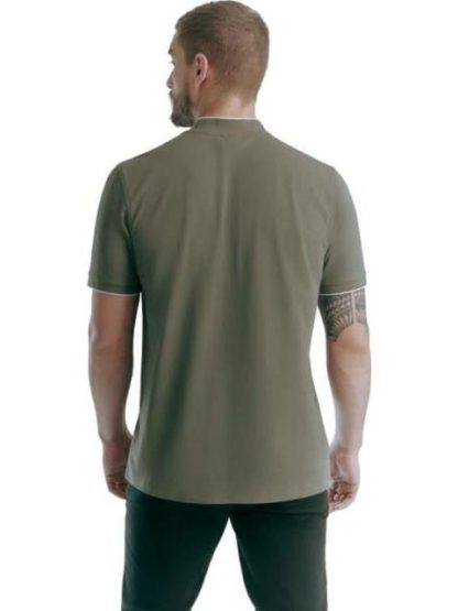 PLAYERA DE MODA CUELLO HENLEY VERDE OLIVO HPC POLO - Image 3