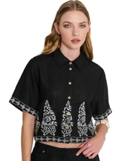 BLUSA CON BORDADO NEGRO HOLLY LAND - Image 3