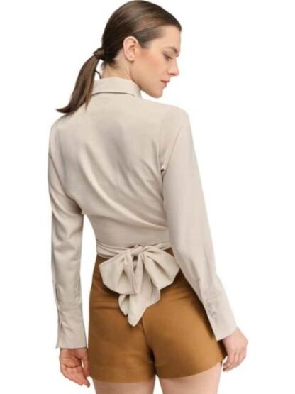 BLUSA CROP SATINADA AVENA HOLLY LAND - Image 6