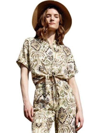 BLUSA ESTAMPADA CON AMARRE VERDE OLIVO HOLLY LAND - Image 2