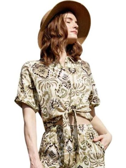 BLUSA ESTAMPADA CON AMARRE VERDE OLIVO HOLLY LAND - Image 4