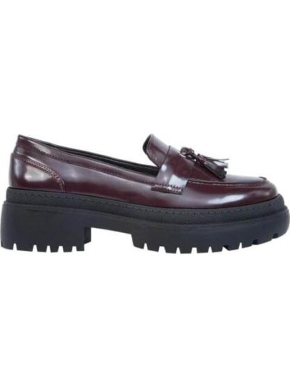 MOCASIN SUELA TRACK CON MOTAS VINO VI LINE