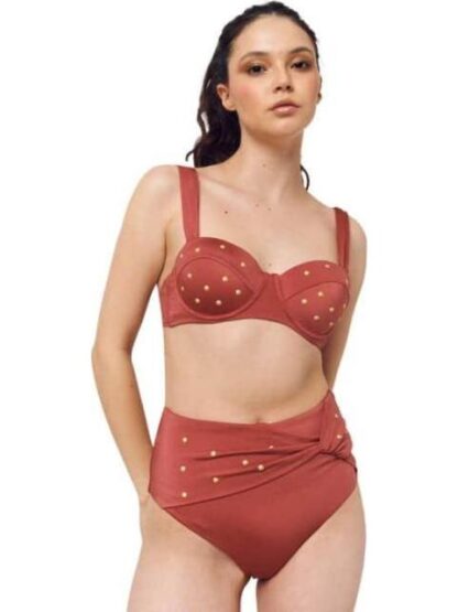 PANTI DE BIKINI CON PERLAS MAQUILLAJE HOLLY LAND