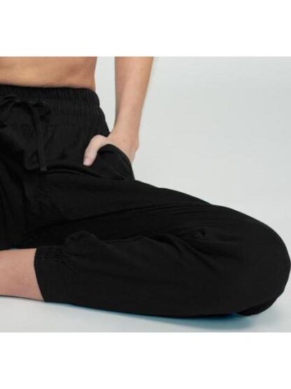 PANTALON JOGGER NEGRO HOLLY LAND - Image 3