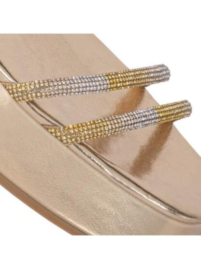 SANDALIA PLANA CON BRILLOS ORO THALIA SODI - Image 6