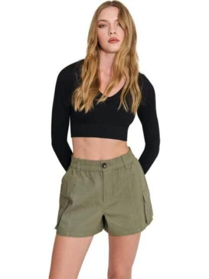 SHORT DE GABARDINA CON BOLSAS CARGO VERDE OLIVO HOLLY LAND
