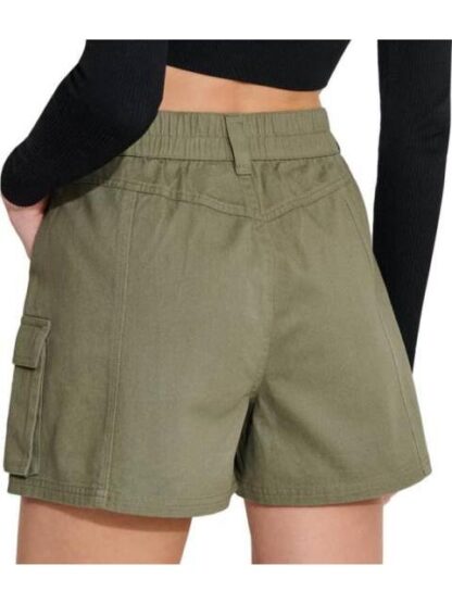 SHORT DE GABARDINA CON BOLSAS CARGO VERDE OLIVO HOLLY LAND - Image 6