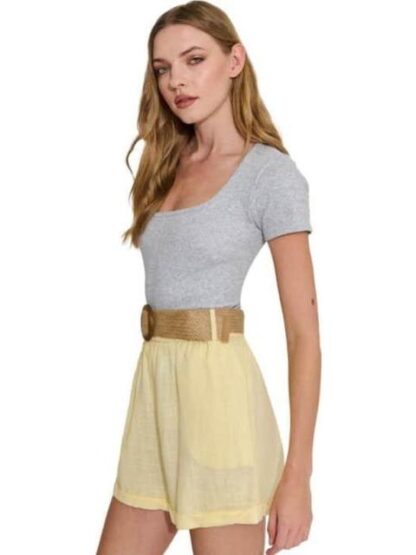 SHORT DE LINO CON CINTURON DE PAJA AMARILLO HOLLY LAND - Image 5