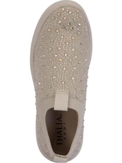 TENIS CONFORT CON BRILLOS BEIGE THALIA SODI - Image 3