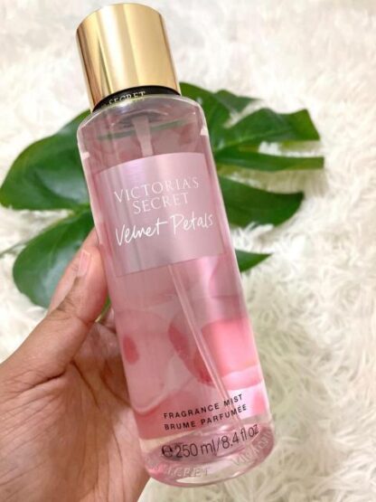 VICTORIAS SECRET VELVET PETALS BODY MIST 250 ML PARA MUJER - Image 7