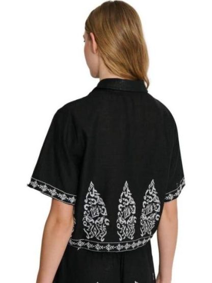 BLUSA CON BORDADO NEGRO HOLLY LAND - Image 6