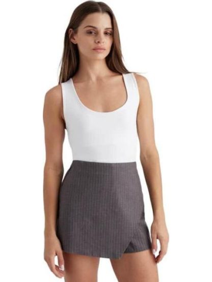 FALDA SHORT CINTURA REGULAR GRIS HOLLY LAND - Image 2