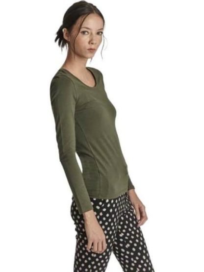 PLAYERA MANGA LARGA VERDE OLIVO HOLLY LAND - Image 4