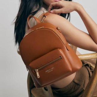 MINI BACKPACK 2 EN 1 SE PUEDE HACER CROSSBODY CAMEL HOLLY LAND