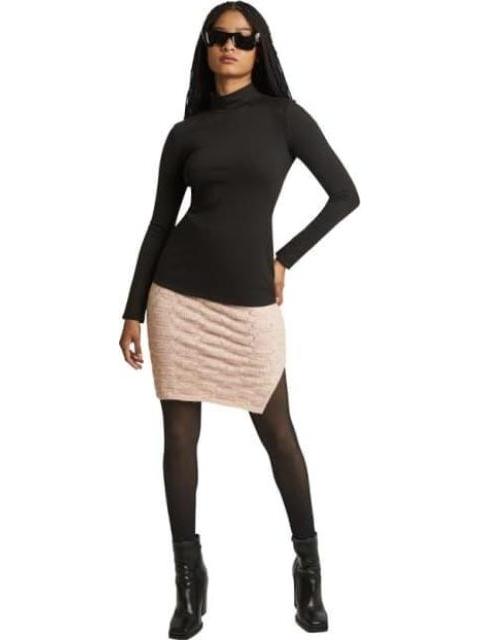 PLAYERA CUELLO ALTO NEGRO HOLLY LAND