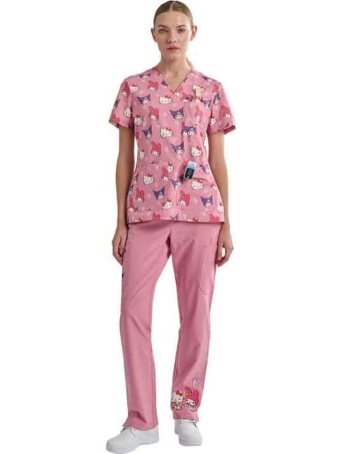 FILIPINA PIJAMA QUIRURGICA DAMA PALO DE ROSA HELLO KITTY AND FRIENDS - Imagen 6