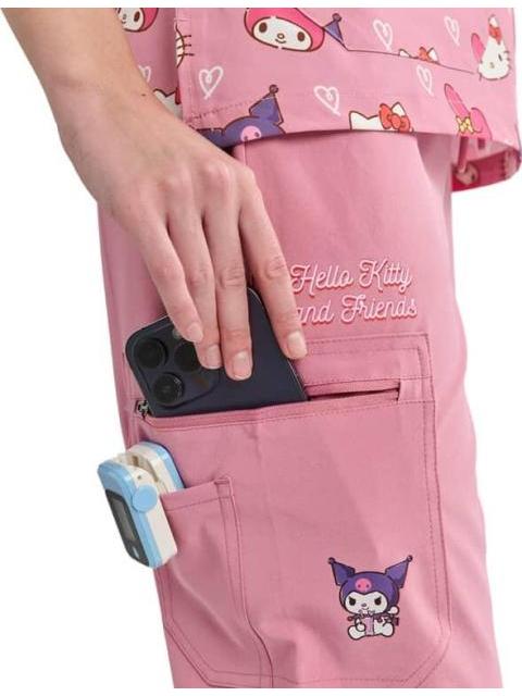 PANTALON PIJAMA QUIRURGICA DAMA PALO DE ROSA HELLO KITTY AND FRIENDS - Imagen 6