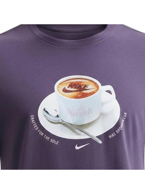 PLAYERA U NSW TEE STD CAFE SWOOSH MUG MORADO NIKE - Imagen 3