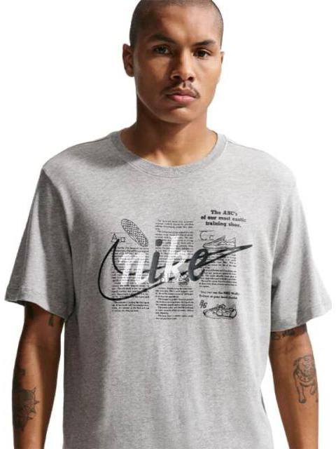 PLAYERA U NSW TEE STD CELEBRATE BRND GRIS NIKE - Imagen 2