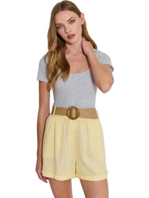 SHORT DE LINO CON CINTURON DE PAJA AMARILLO HOLLY LAND - Imagen 2